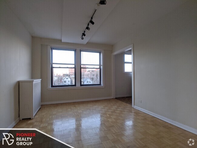 Building Photo - 737 W Belmont Ave