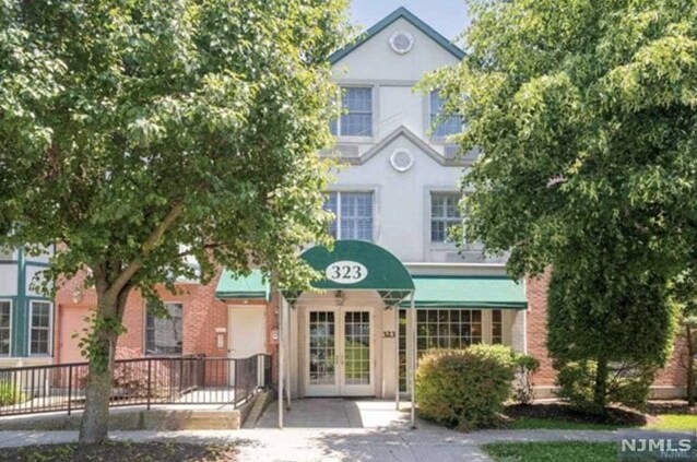 Foto del edificio - 323 Willow St