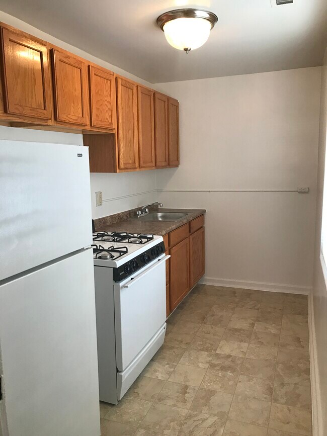 Omni Apartments Apartments 8 Howard Dr Bergenfield, NJ