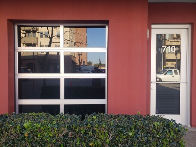 Foto del edificio - OPEN HOUSE:  Saturday, May 11, 3PM to 5PM!...