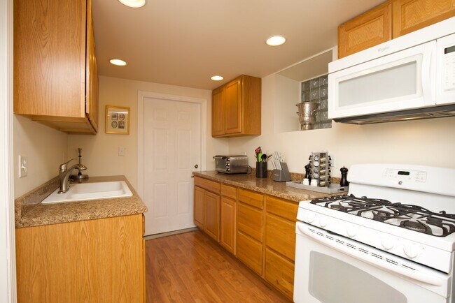 Foto del edificio - 919 W Newport Ave