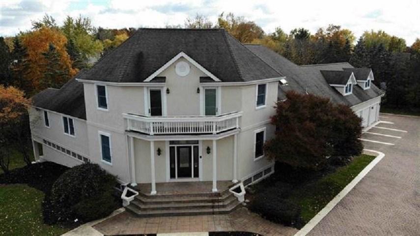Foto principal - 7403 E River Rd