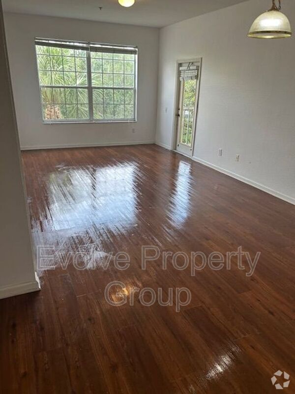 Building Photo - 6100 Stevenson Dr
