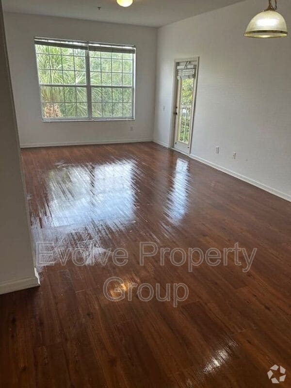 Building Photo - 6100 Stevenson Dr
