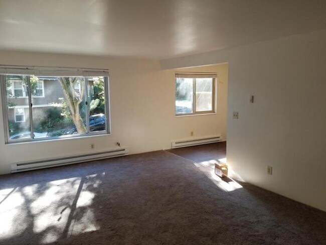 Building Photo - 2 bedroom in SEATTLE WA 98122