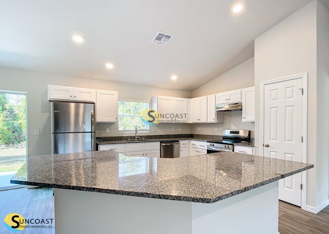 Building Photo - Gorgeous 4BR/2BA House in Ocala! FEBRUARY ...