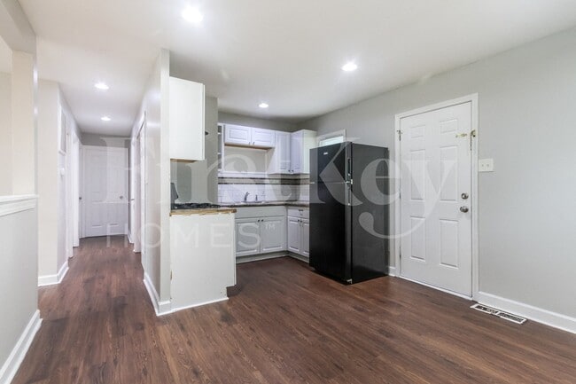 Building Photo - 3147 Keswick Rd