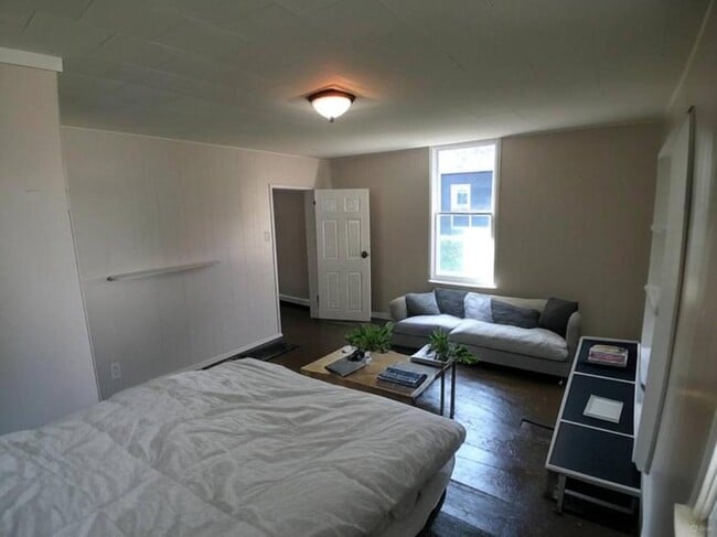 Building Photo - 3.0 bedroom in Richmond Indiana 47374