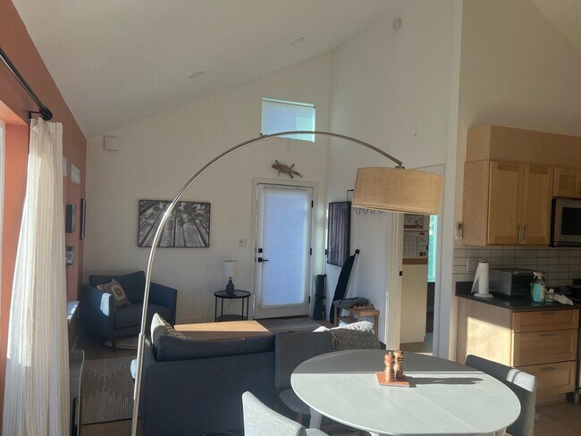 Foto del edificio - 2 Bedroom Single Family Home in Seattle