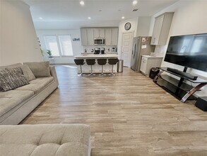 Building Photo - 6811 Fleetwood Crescent Wy