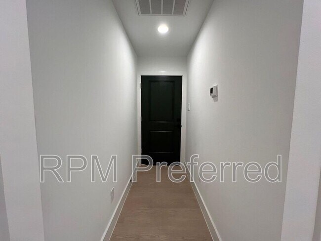 Foto del edificio - 4414 Elmwood St