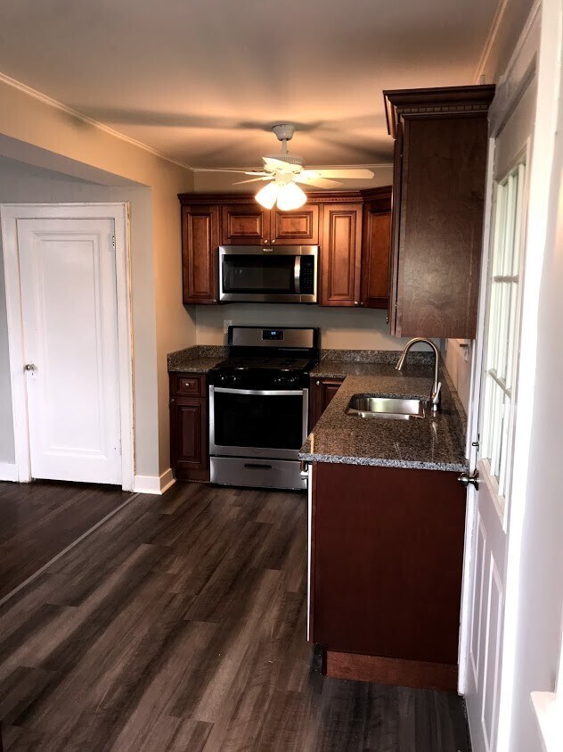Foto del edificio - 4 Bedroom; 1 Bath House for Rent - Swissvale