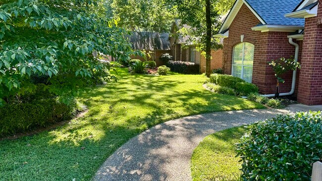 Foto del edificio - 3308 Oak Knoll Dr