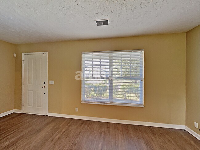 Foto del edificio - 2901 Summer Hollow Ct