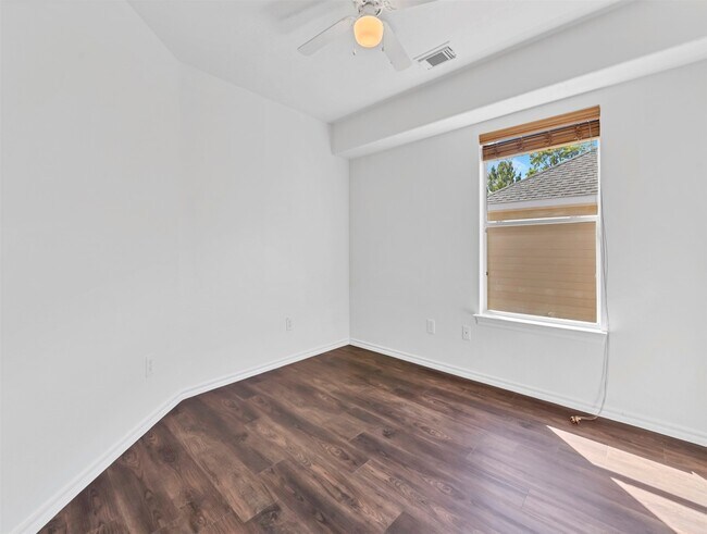Foto del edificio - 17623 Bering Bridge Ln