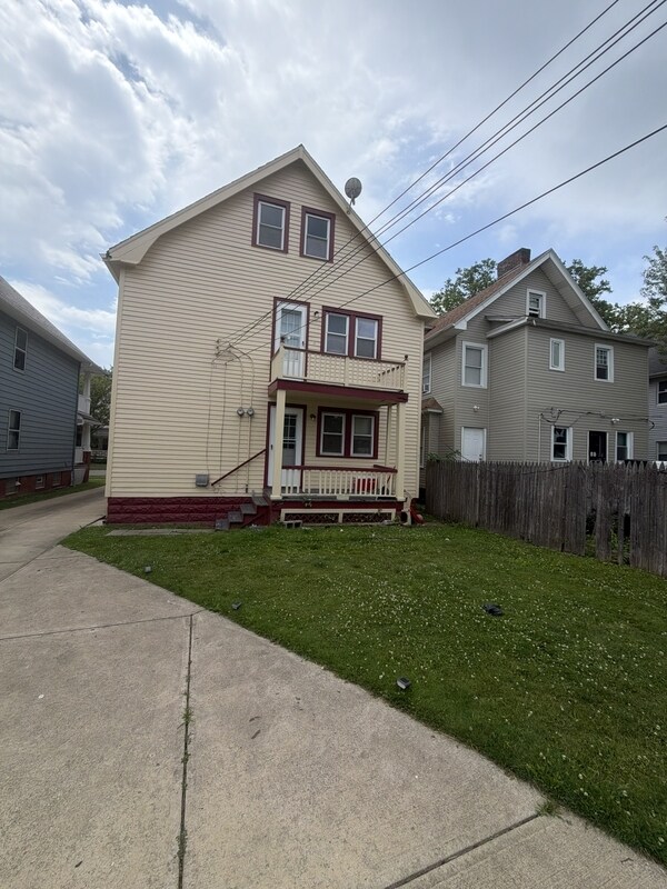 Foto del edificio - 10324 Bernard Ave
