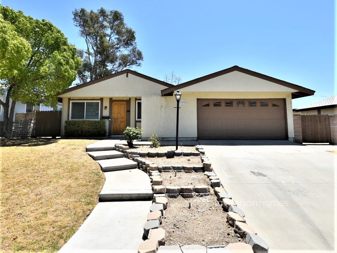 Primary Photo - 27858 Crosspath Ave