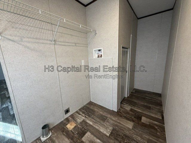 Building Photo - 523 Lone Robin St