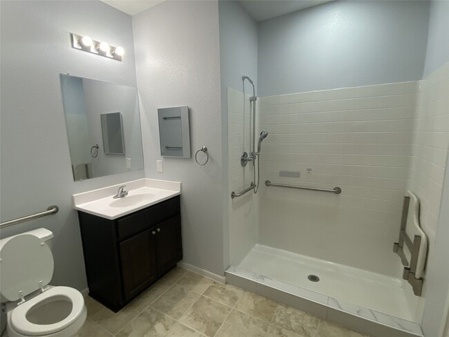 Building Photo - 3151 Roe Dr