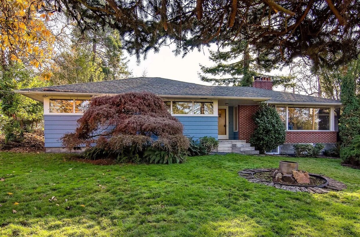 Primary Photo - *Move In Special-$400 Off 1st Full Month* ...