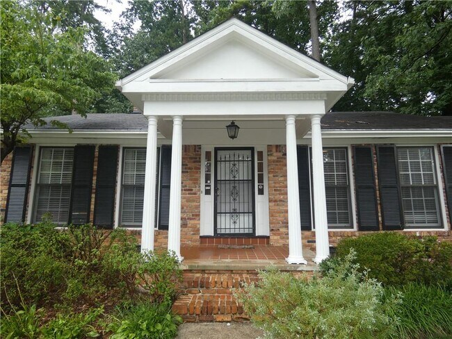 Building Photo - 1892 Chancery Ln