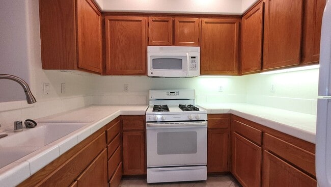 Building Photo - Scripps Townhome with private patio and vi...