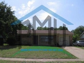 Building Photo - 846 Bluewood Dr