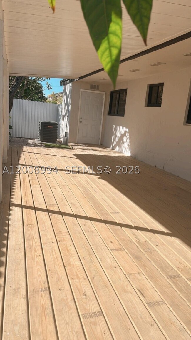Foto del edificio - 11050 SW 5th St