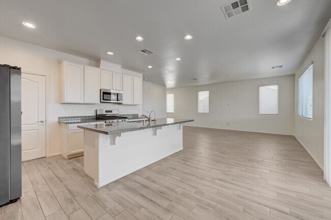 Foto del edificio - 4956 Guysborough St