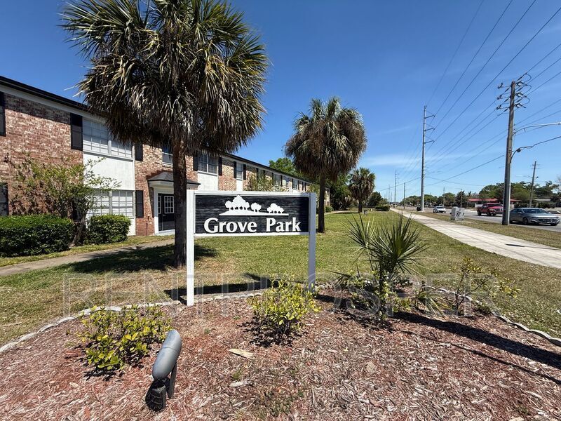 Foto principal - 5317 Curry Ford Rd