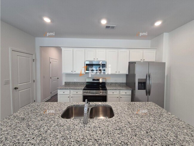 Foto del edificio - 140 Hazel Dr