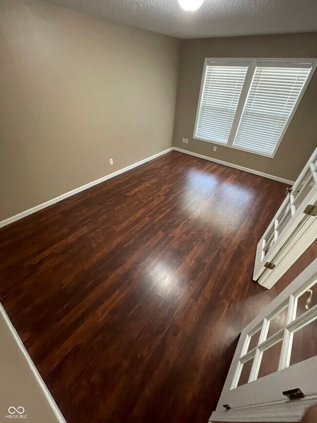 Foto del edificio - 2830 Monarchy Ln