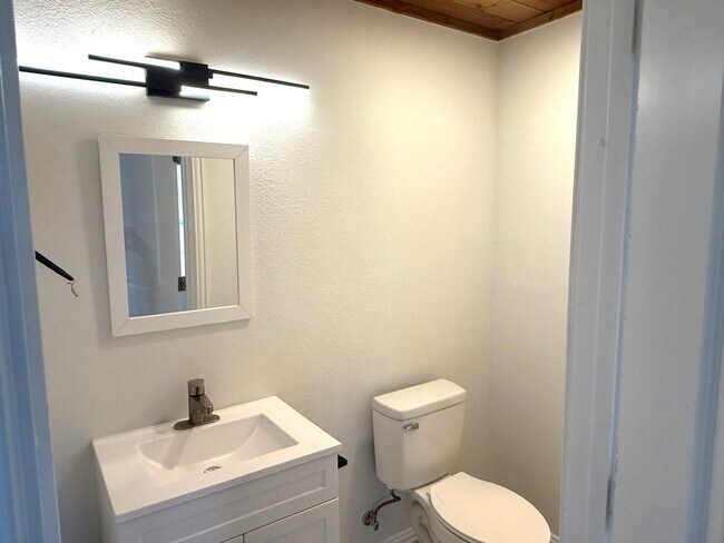 Foto del edificio - 608 Sesame Ln