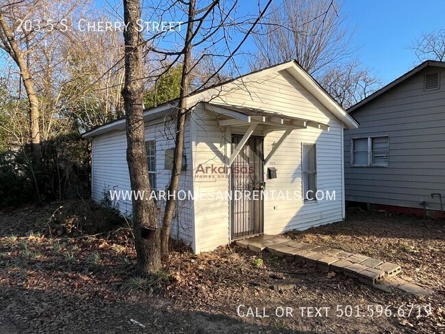 Building Photo - 203.5 S Cherry St