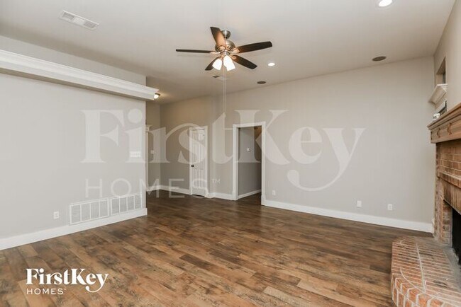 Building Photo - 547 NW Wintercrest Rd