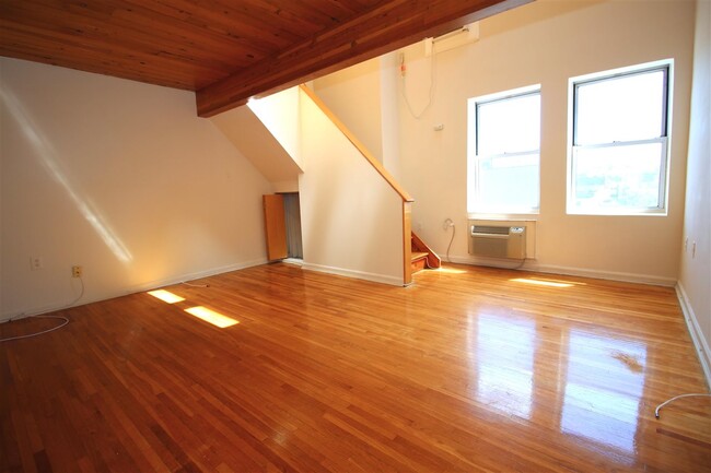 Building Photo - 450 7th St