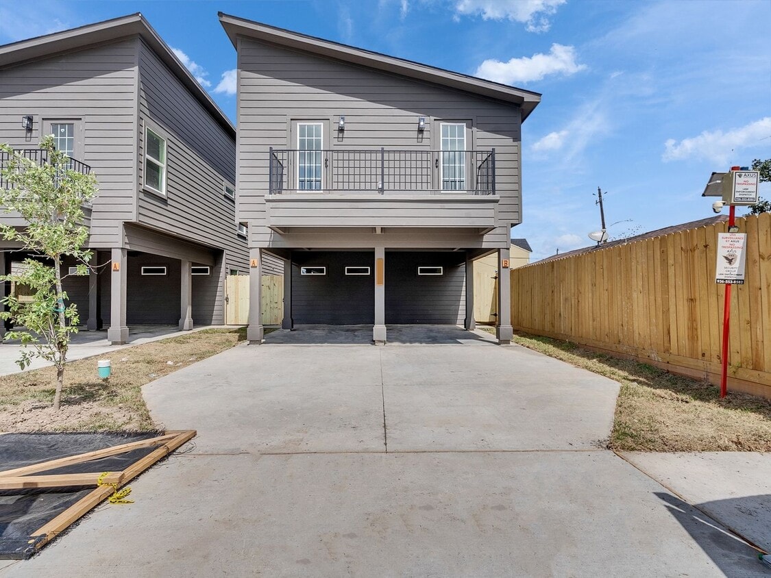 Stunning New 3 Bedroom Duplex Home - Stunning New 3 Bedroom Duplex Home