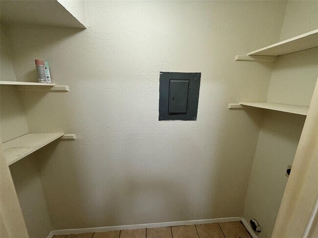 Foto del edificio - 3537 N Hills Dr