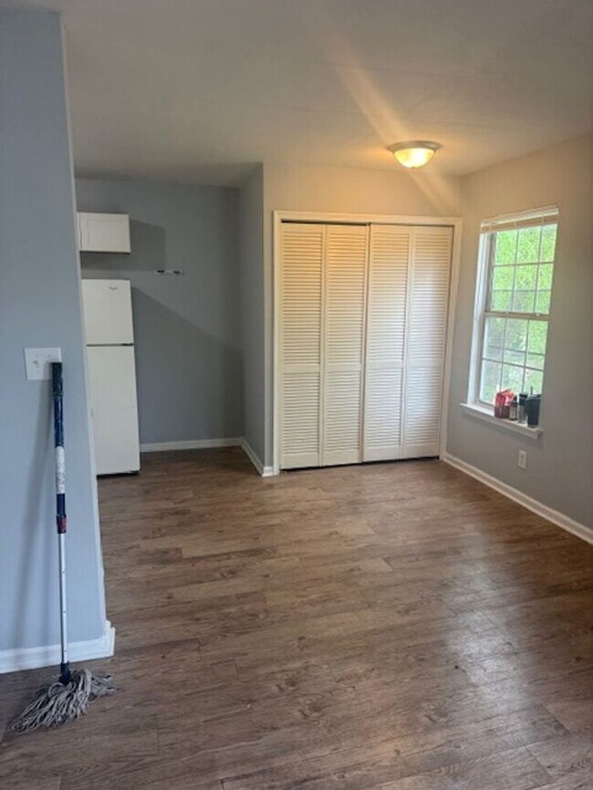 Foto del edificio - Three Bedroom Apartment in Norfolk