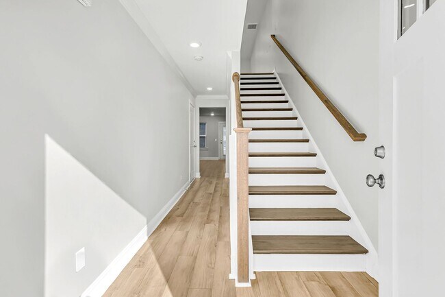 Foto del edificio - Gorgeous 3-Story Townhome in Park Circle | 3BR + Flex Space + Garage
