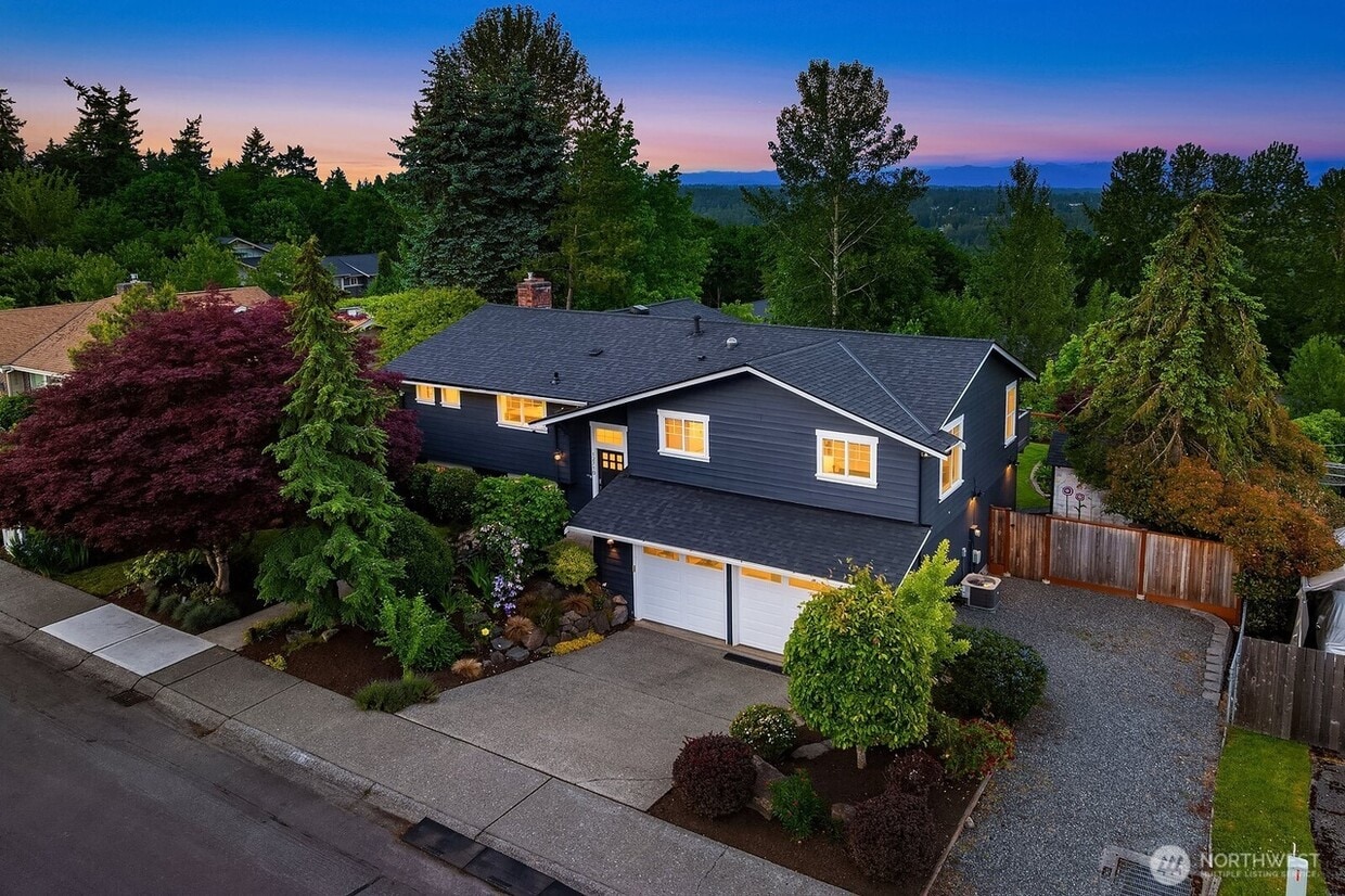 entrance to the MIL on the side. plenty of parking - 12710 89th Pl NE