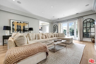 Building Photo - 841 N Crescent Heights Blvd