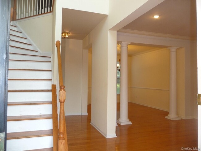 Building Photo - 220 Roosevelt Dr