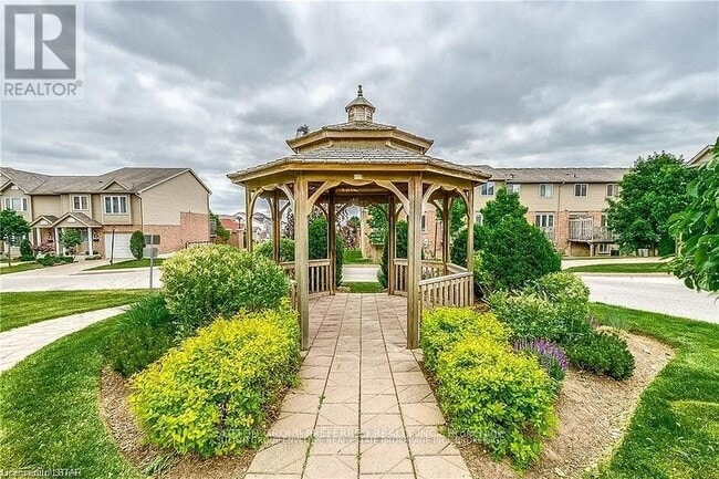Building Photo - 1320 Savannah Dr