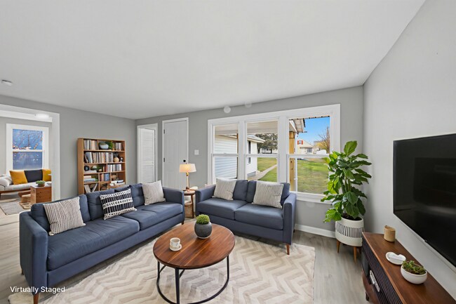 Building Photo - 228 E Siebenthaler Ave