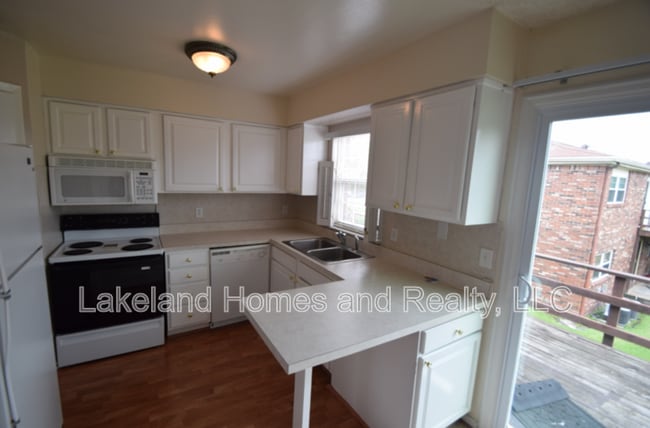 Building Photo - 1920 E Edgewood Dr