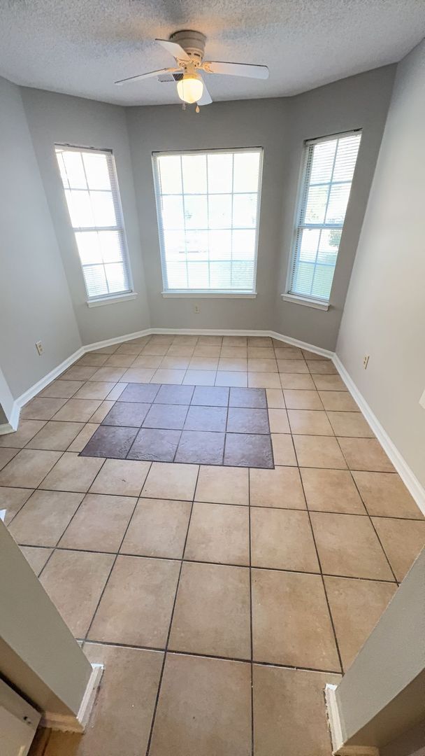 Foto del edificio - Charming 3-bedroom, 2-bath residence located in a quiet Horn Lake neighborhood