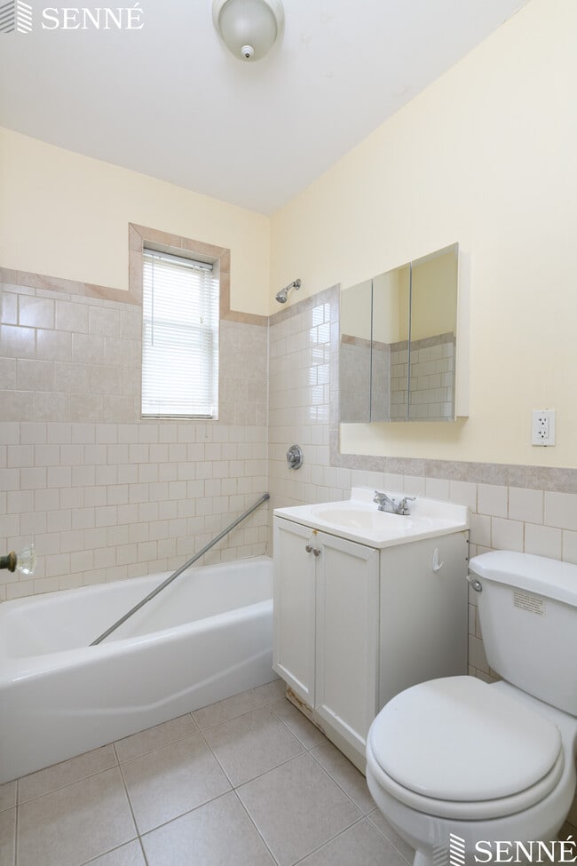 Building Photo - 6 Sherborn Ct