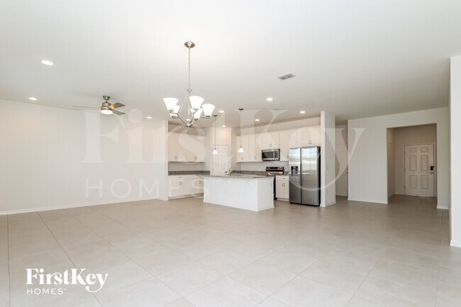 Building Photo - 1228 Spokane Pt