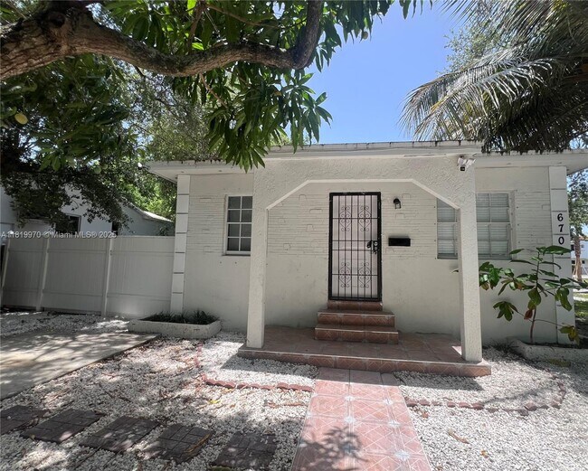 Foto del edificio - 6701 NE Miami Pl